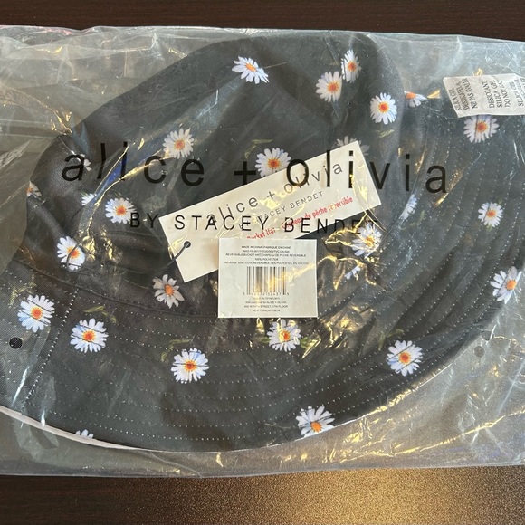 NWT Alice + Olivia Reversible Bucket Hat - Picture 6 of 6